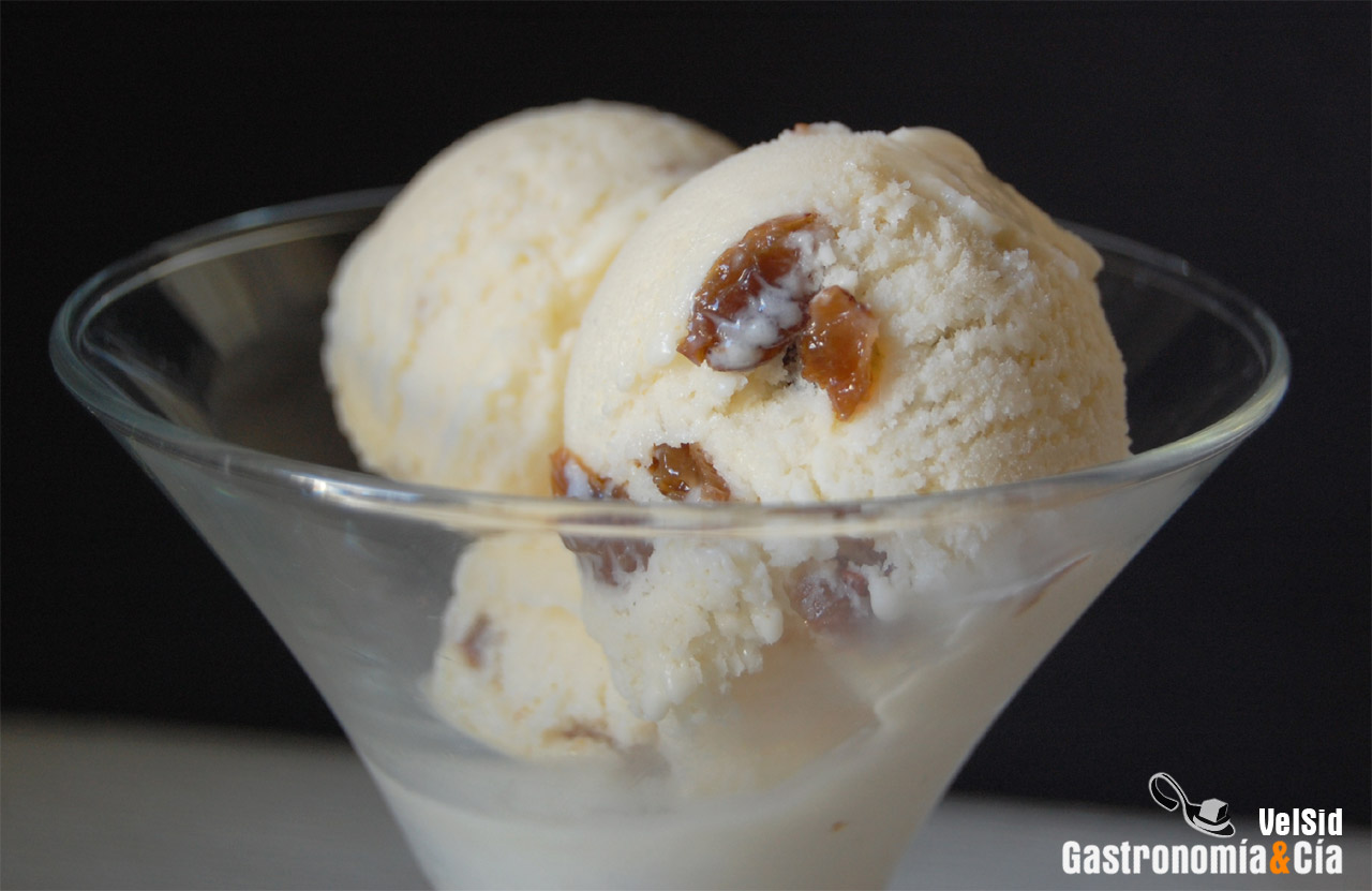 Helado de pasas al ron