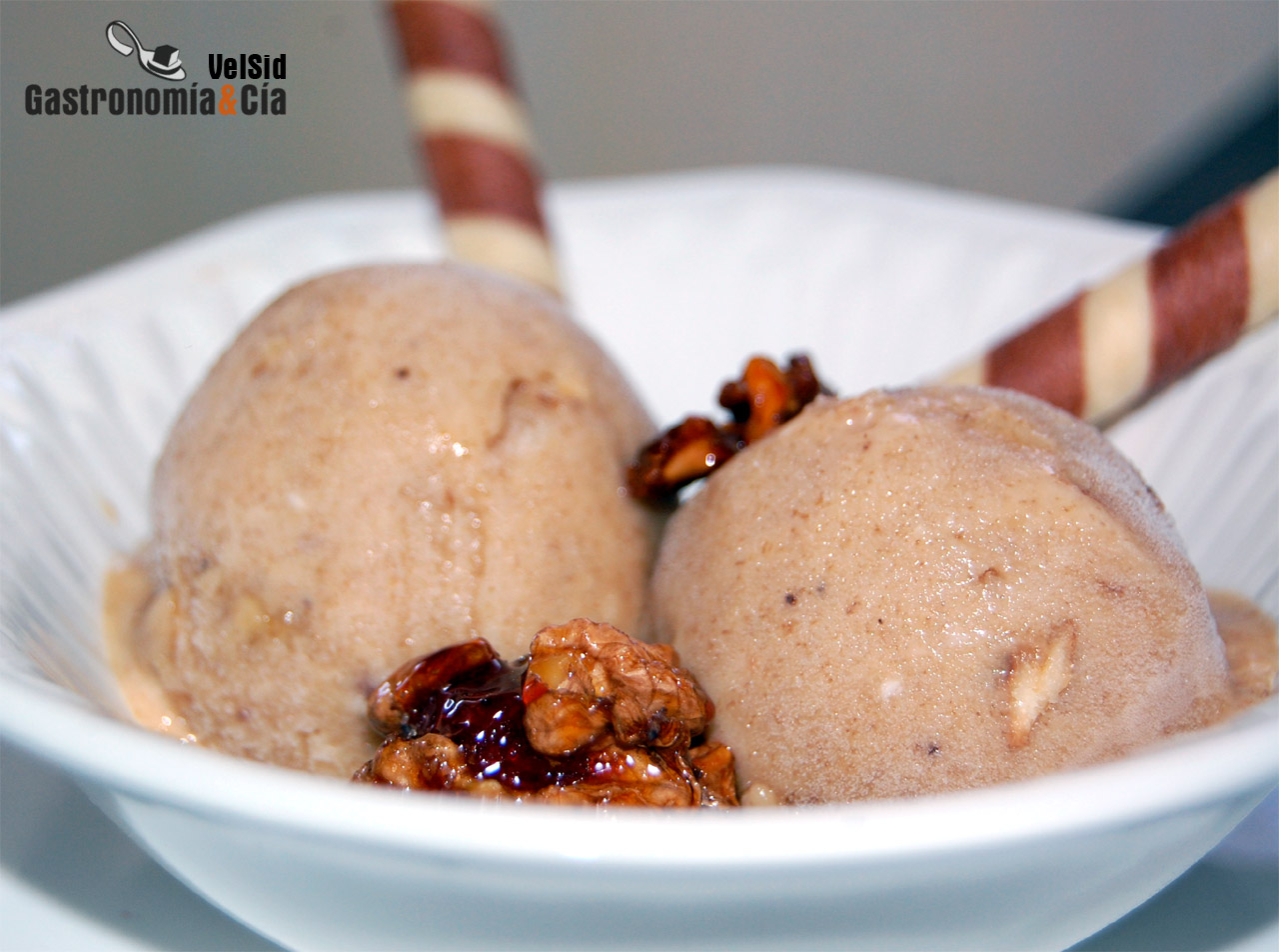 Helado de plátano frito con miel