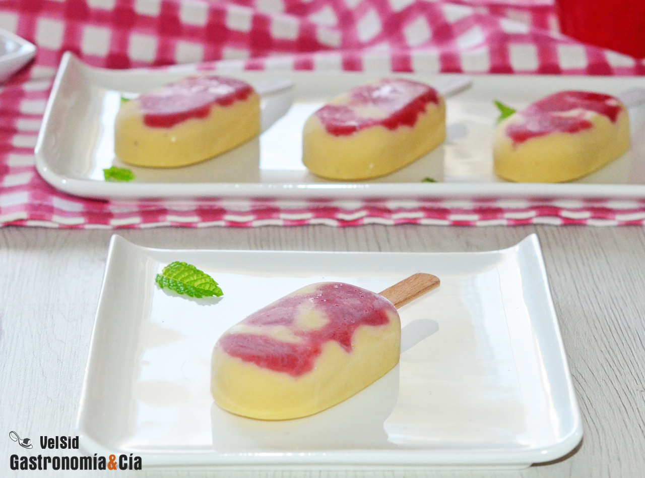 Helado proteico de plátano, mango y fresa