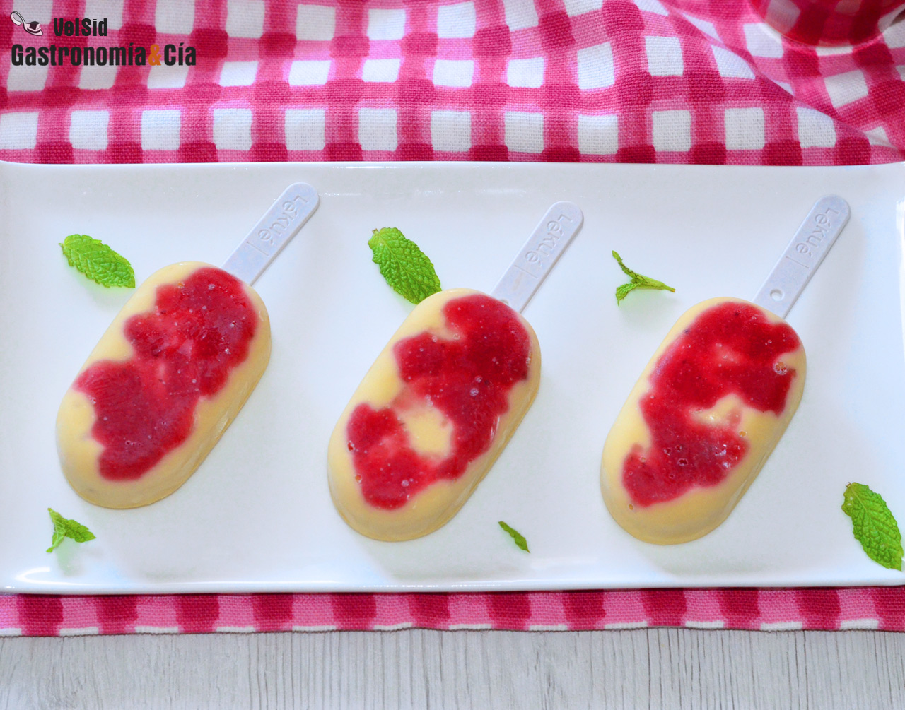 Helado proteico de plátano, mango y fresa