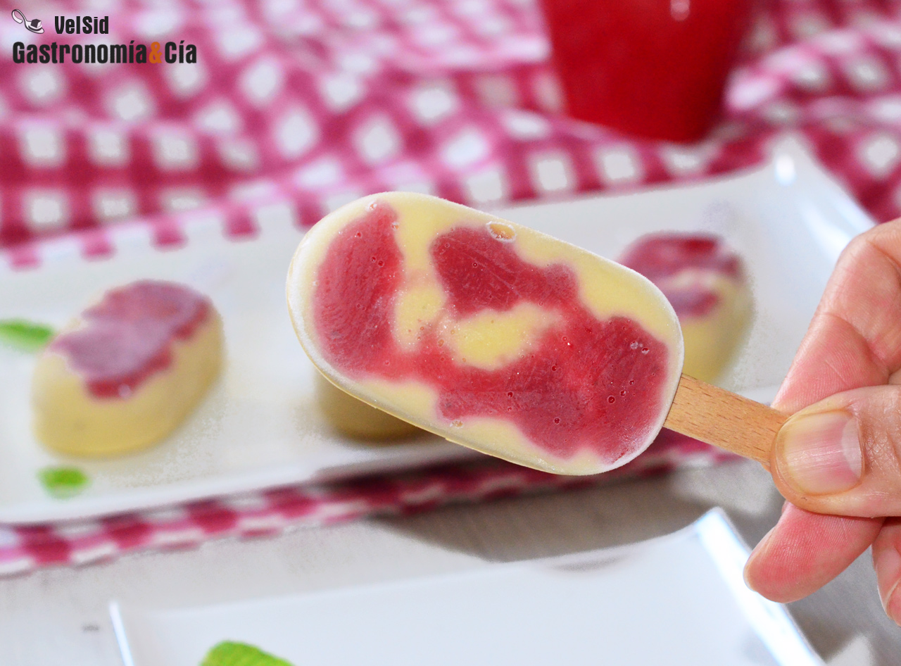 Helado proteico de plátano, mango y fresa