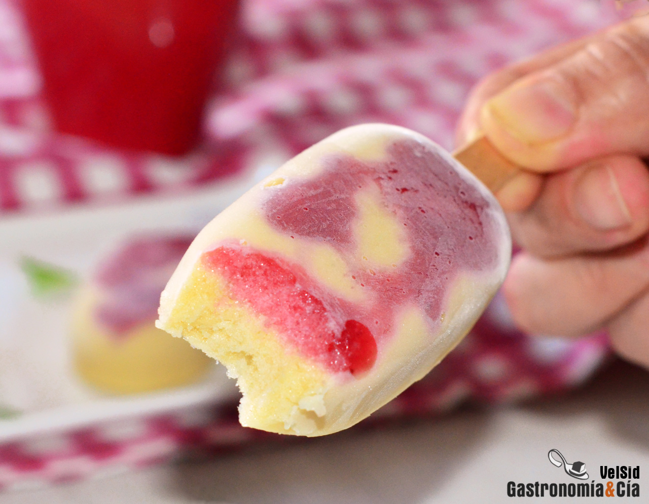 Helado proteico de plátano, mango y fresa