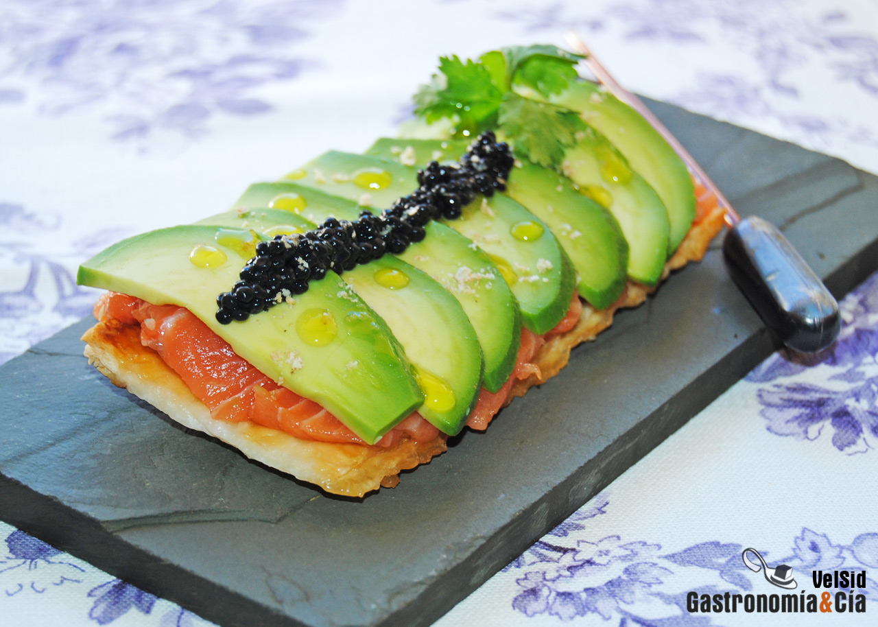 Hojaldre de salmón y aguacate