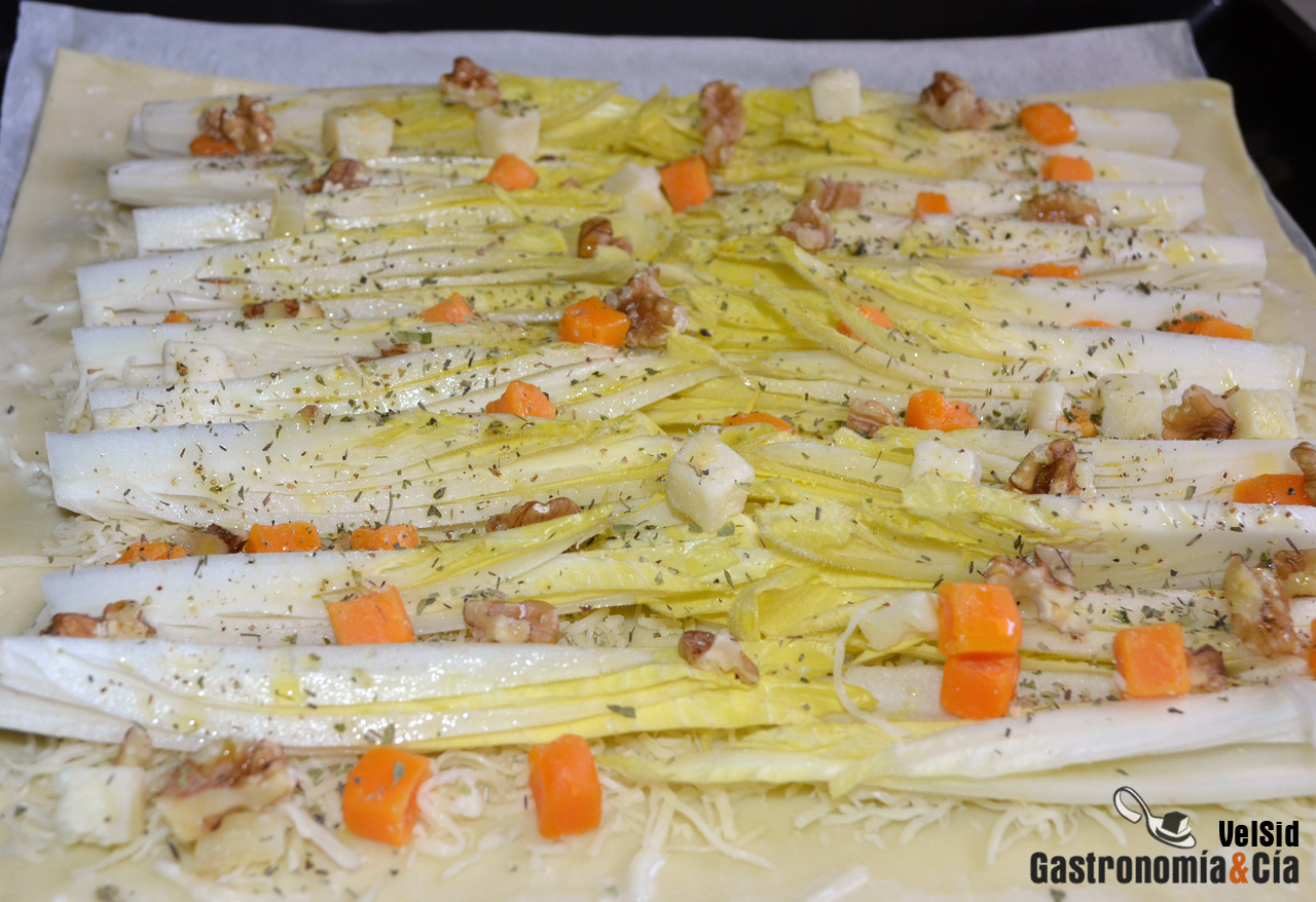 Tarta salada de hojaldre con endibias