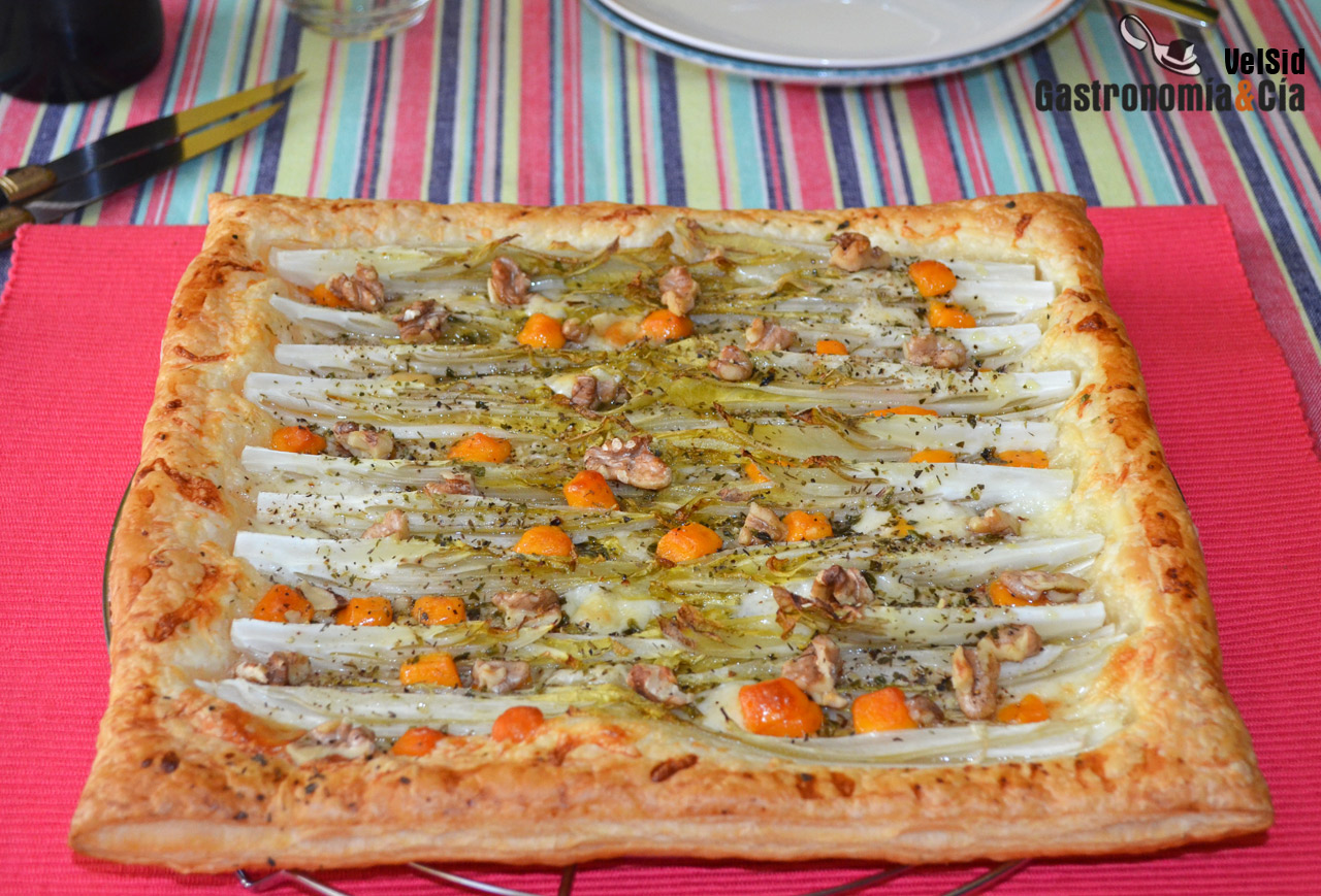 Tarta salada de hojaldre con endibias