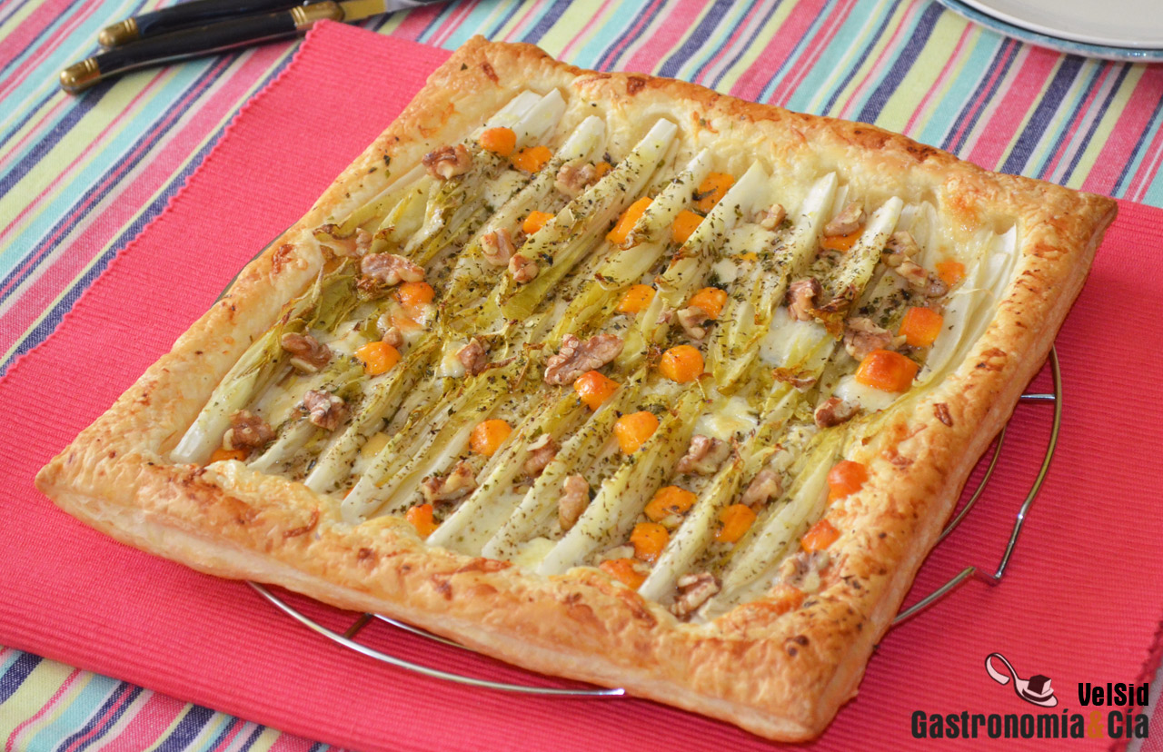 Tarta salada de hojaldre con endibias