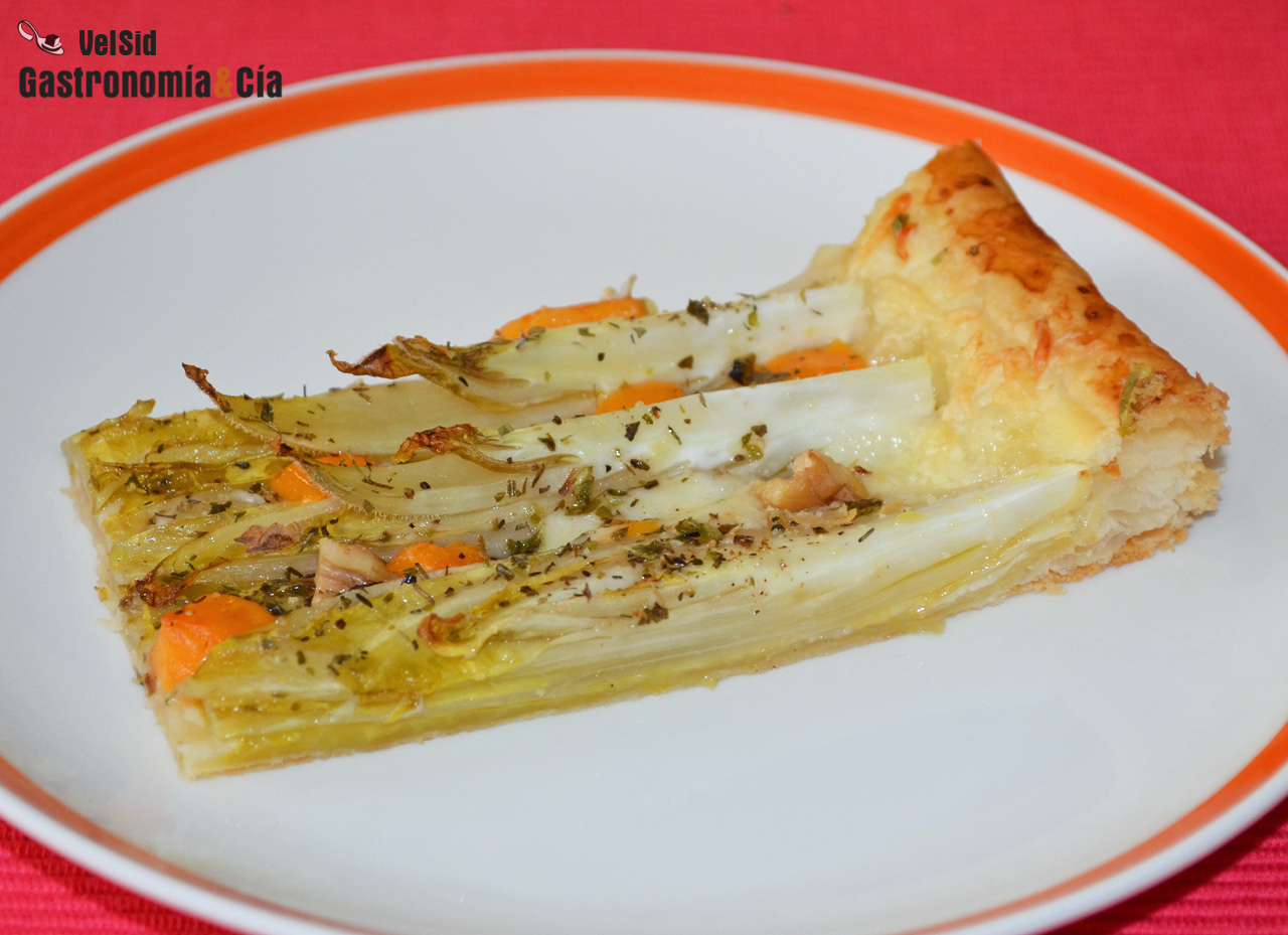 Tarta salada de hojaldre con endibias