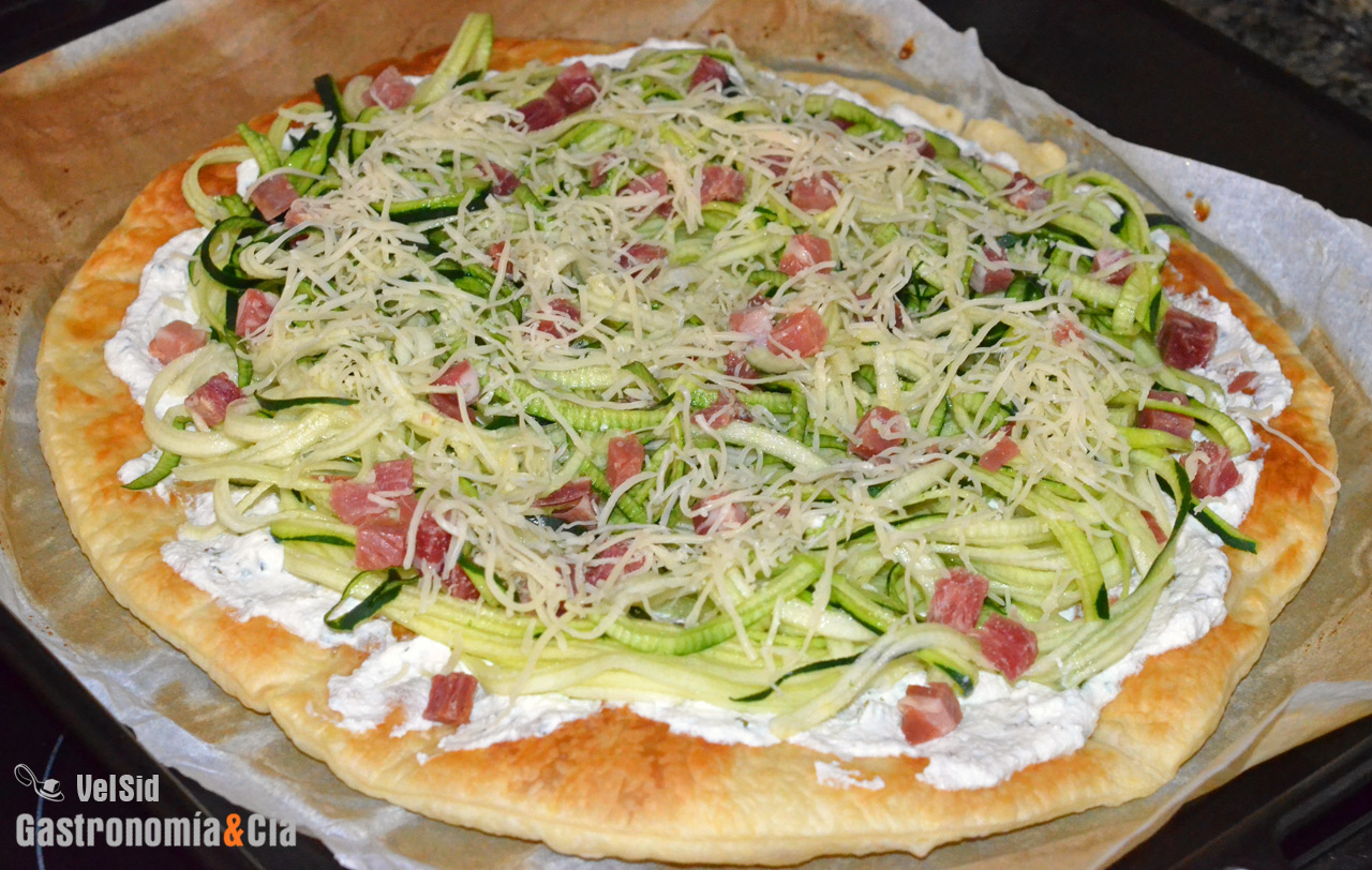 Tarta de hojaldre con ricotta y calabacín
