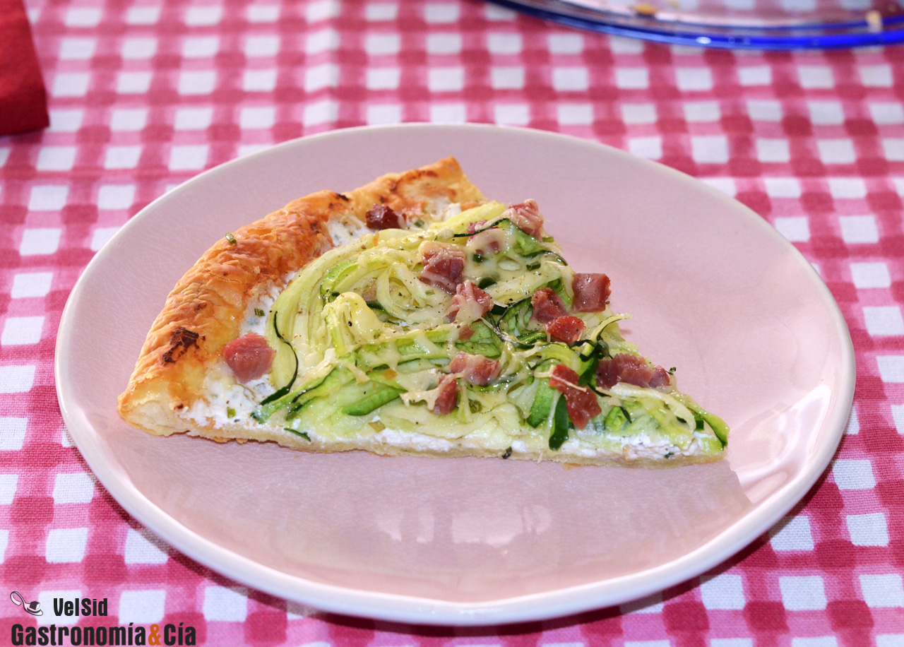 Tarta de hojaldre con ricotta y calabacín