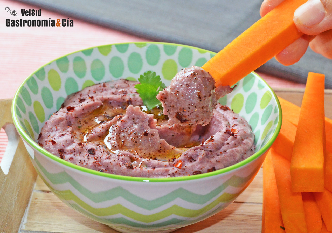 Hummus de alubias rojas con escamas de pimentón ahumado
