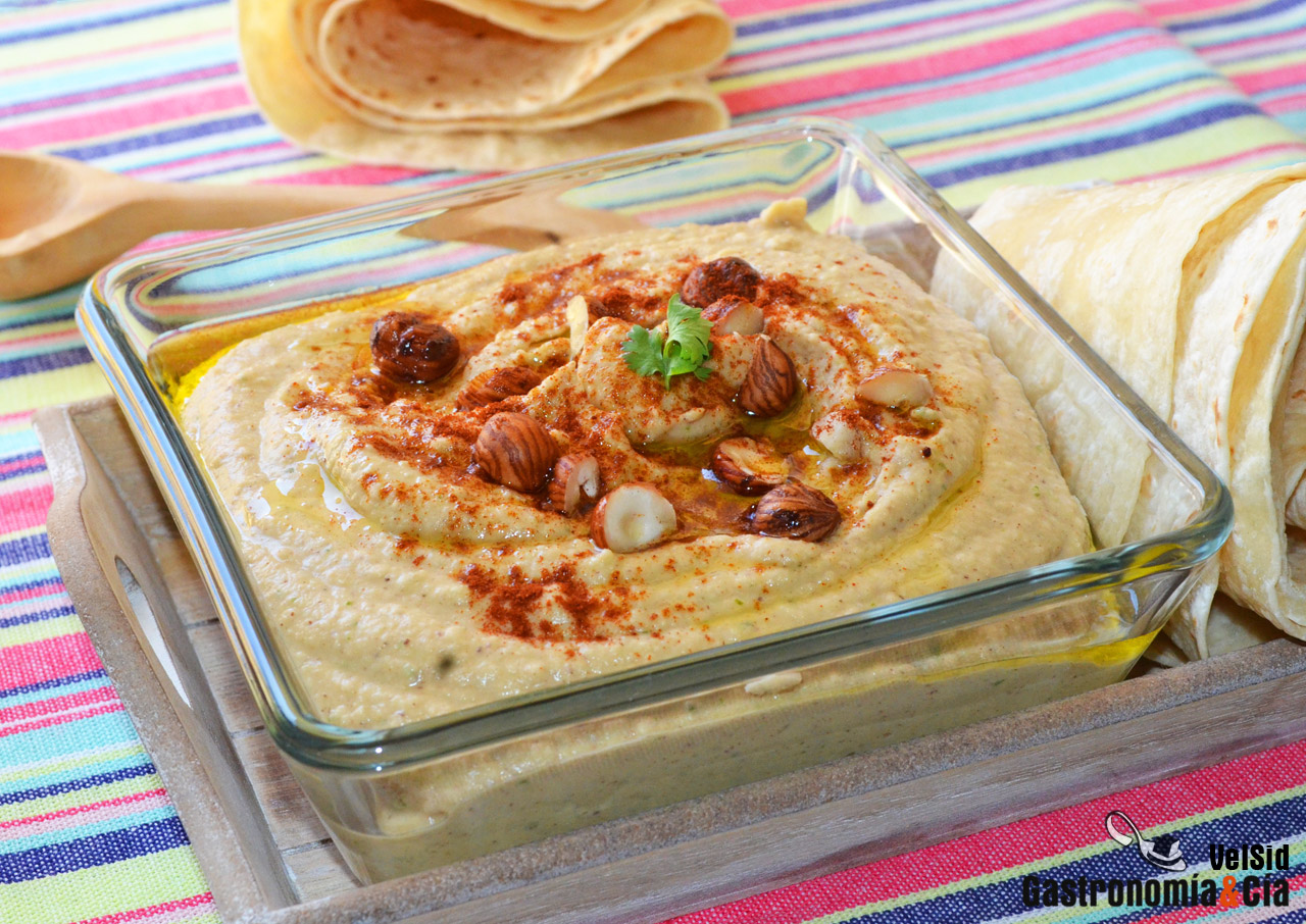 Hummus con calabaza bonetera y avellanas