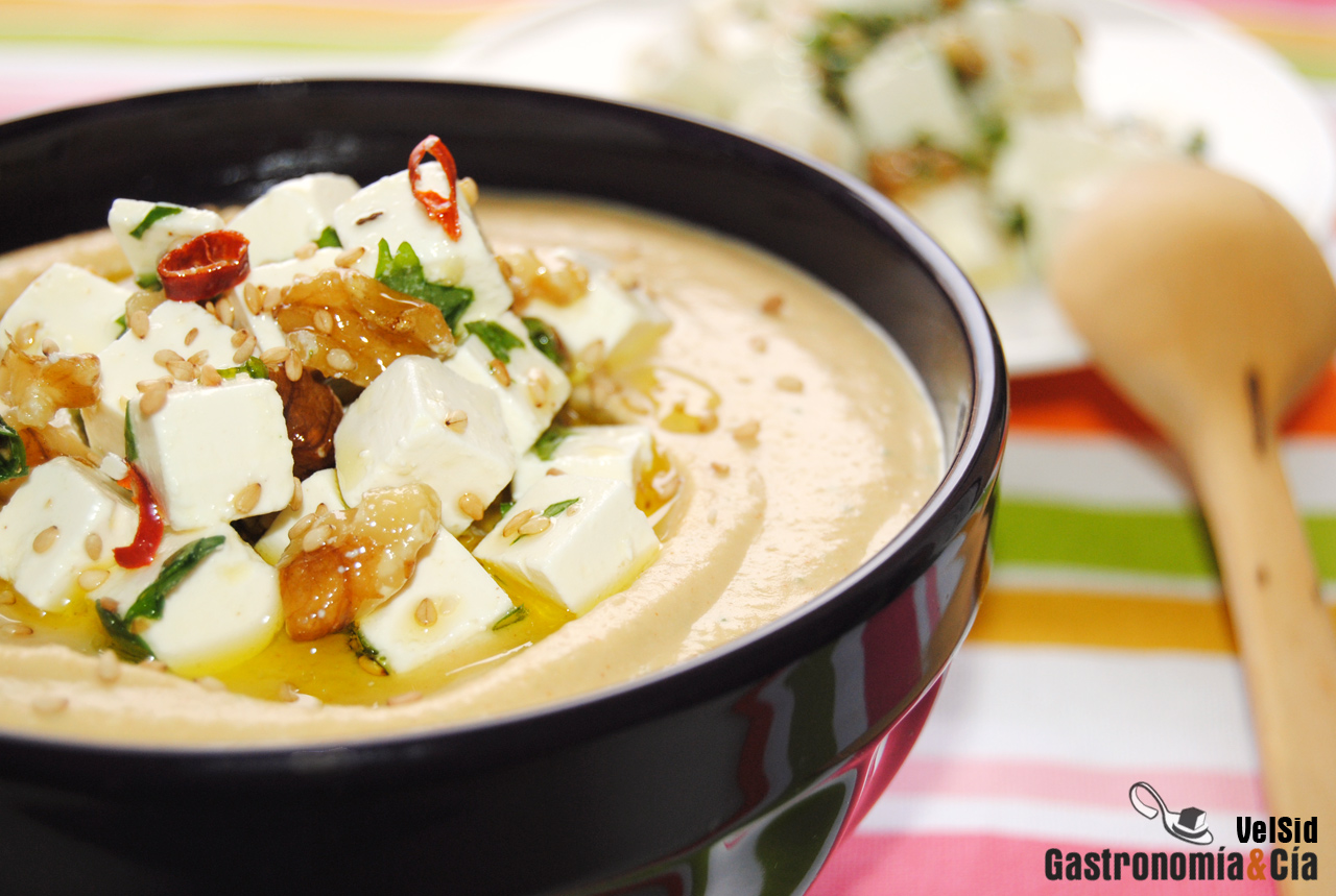 Hummus con queso feta
