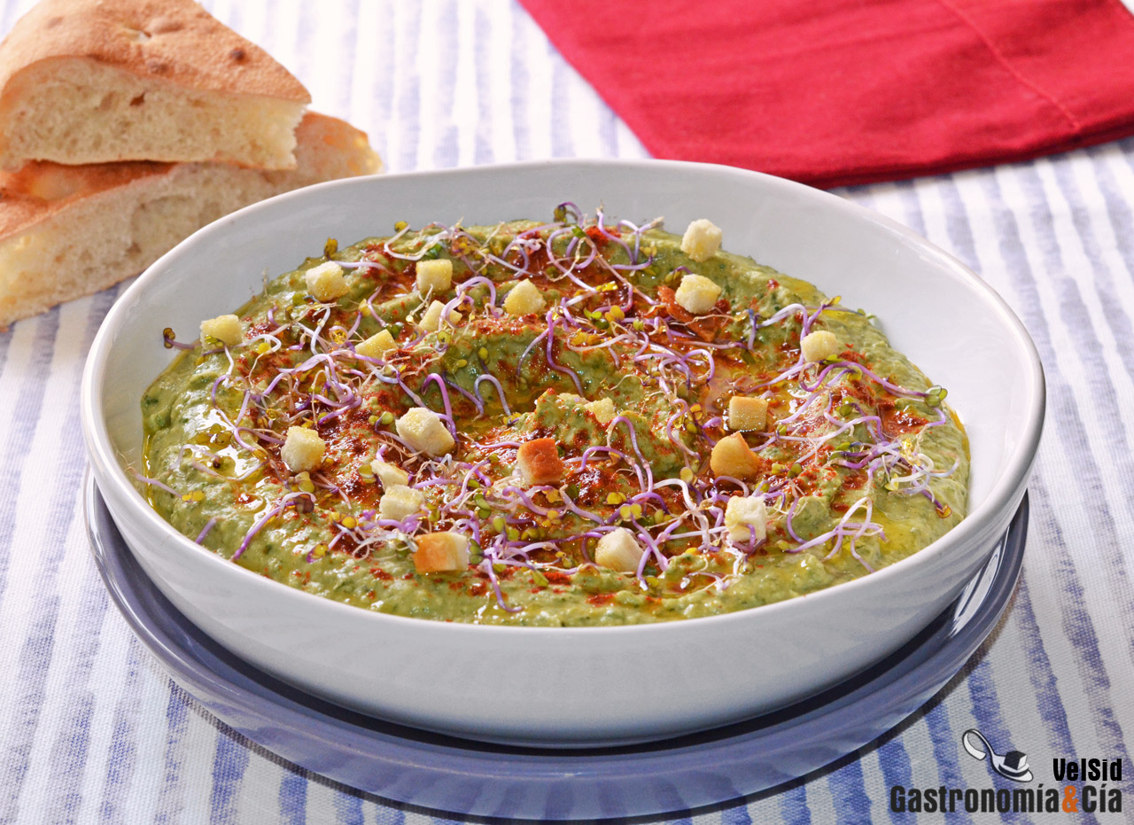 Hummus de garbanzos y col kale