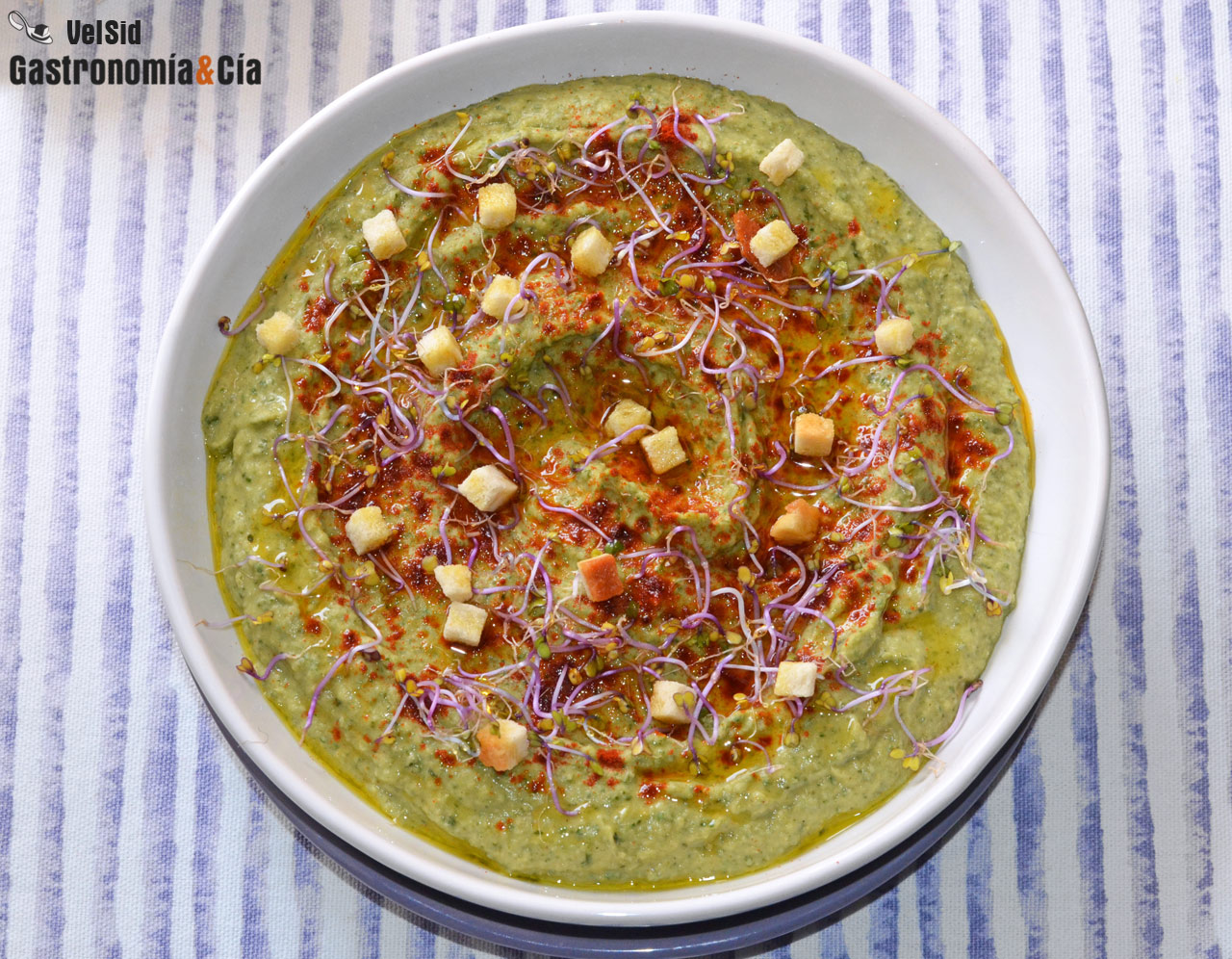 Hummus de garbanzos y col kale