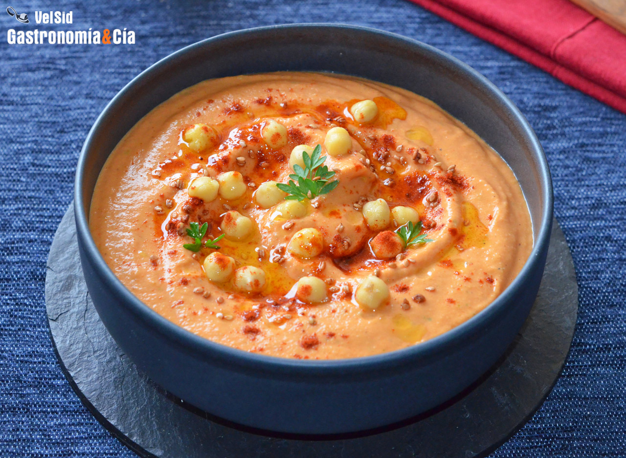 Hummus de garbanzos y pimientos asados