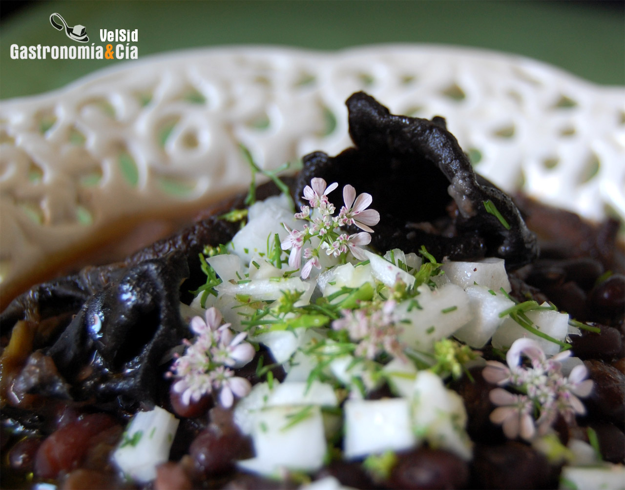 Judías negras con setas