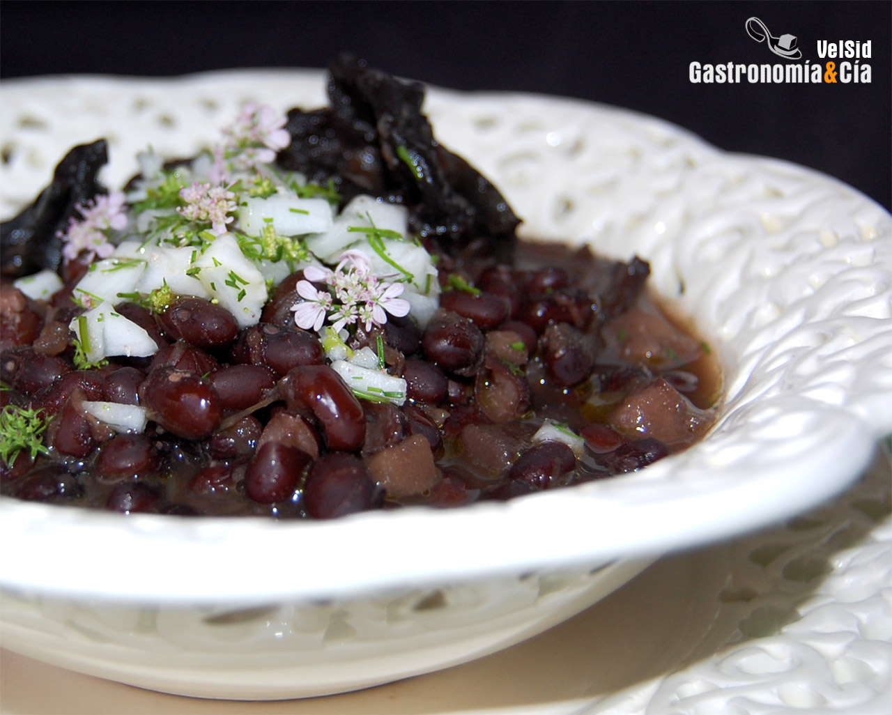 Judías negras con setas