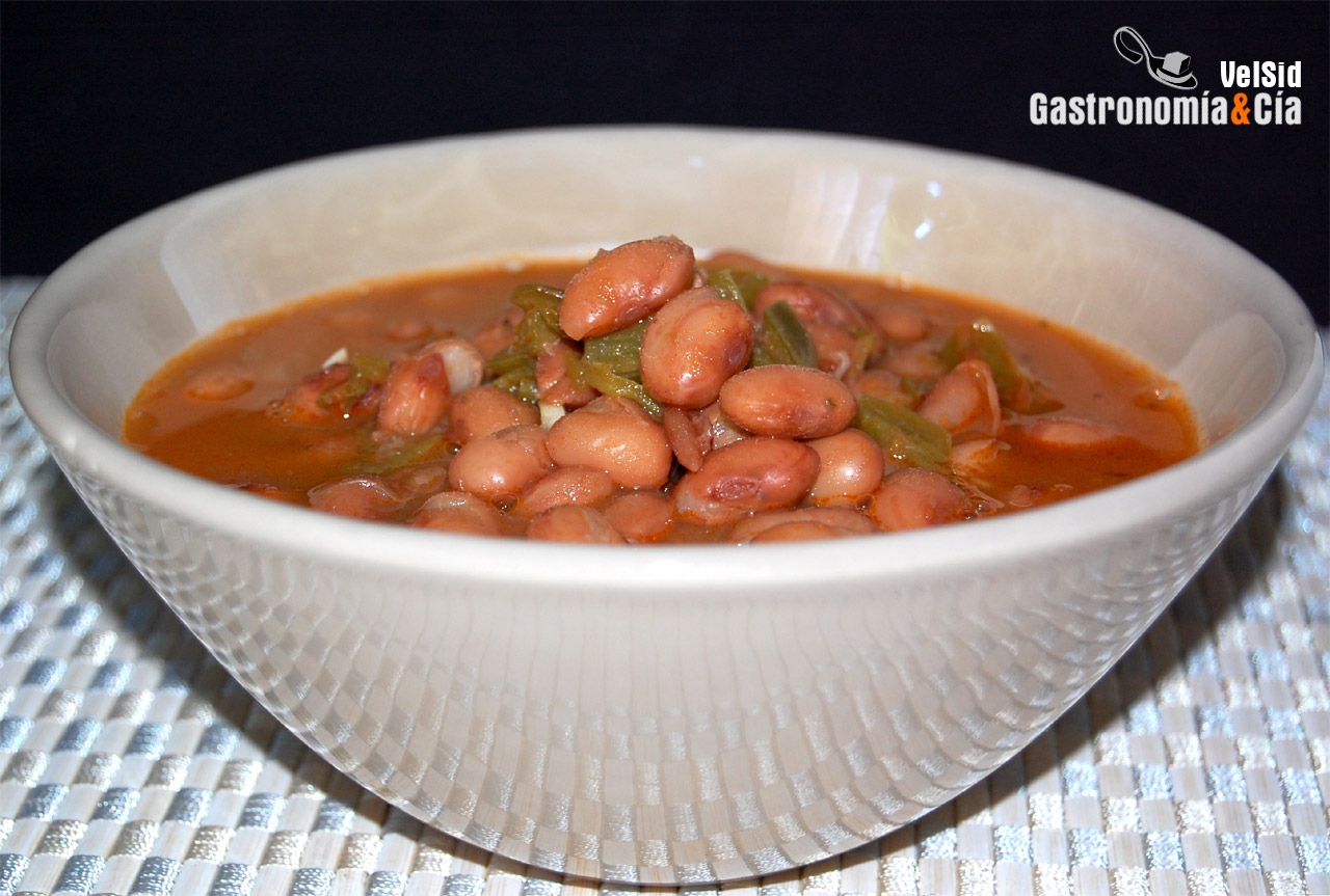 Judías pintas con pisto