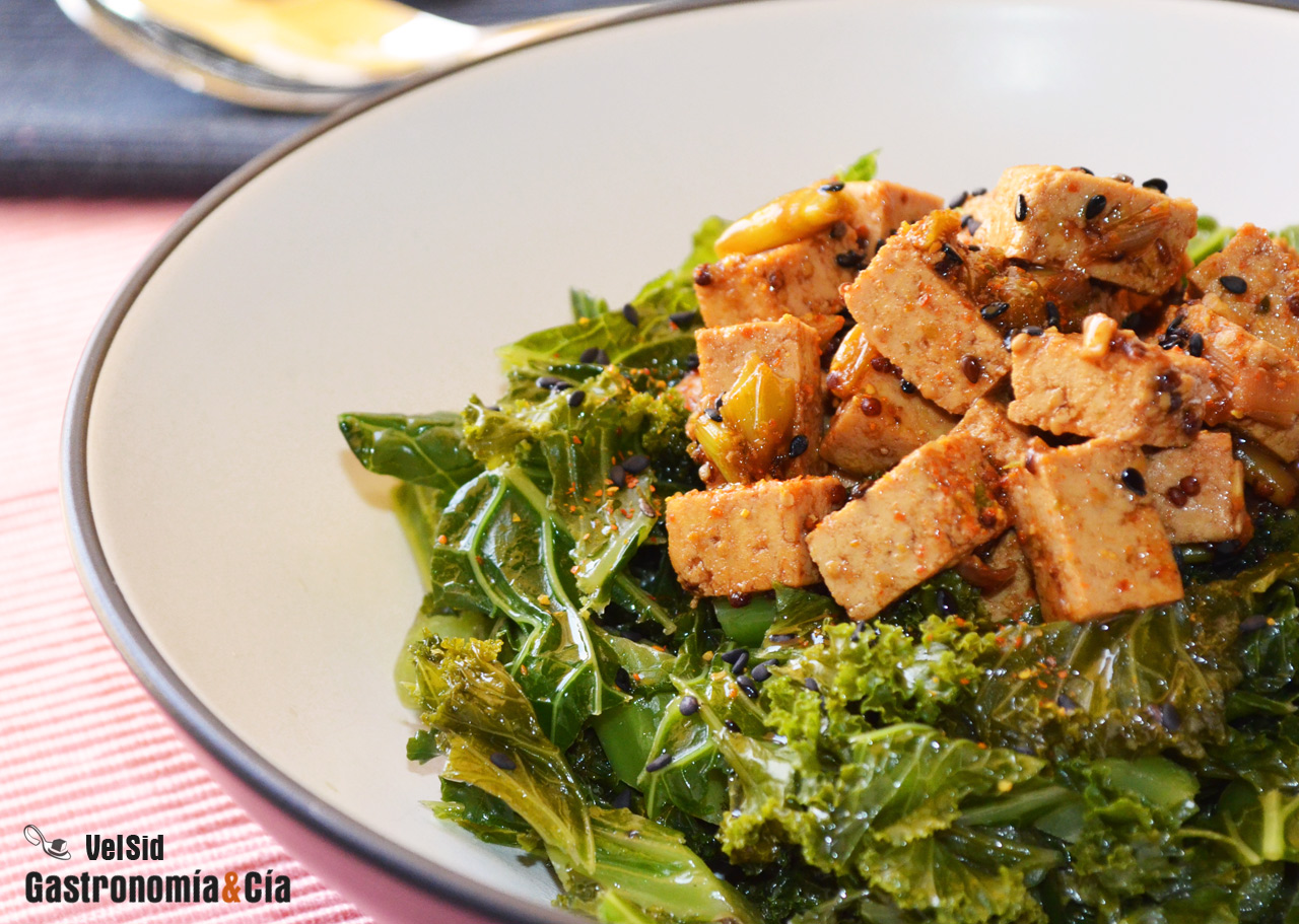 Kale con tofu y kimuchi