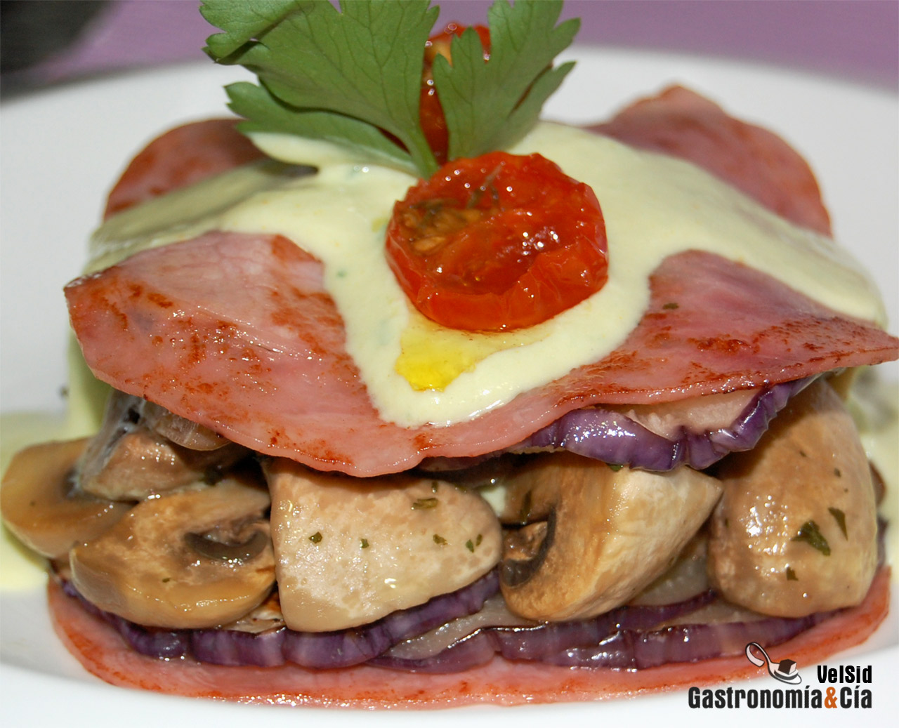 Lasaña de jamón con berenjenas y champiñones