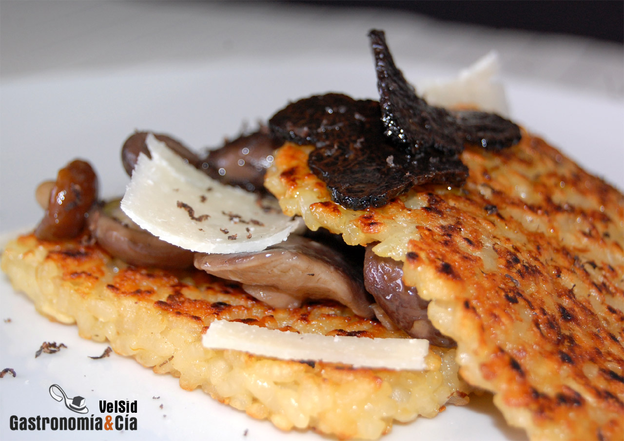 Lasaña de arroz socarrat con shiitake y trufa negra