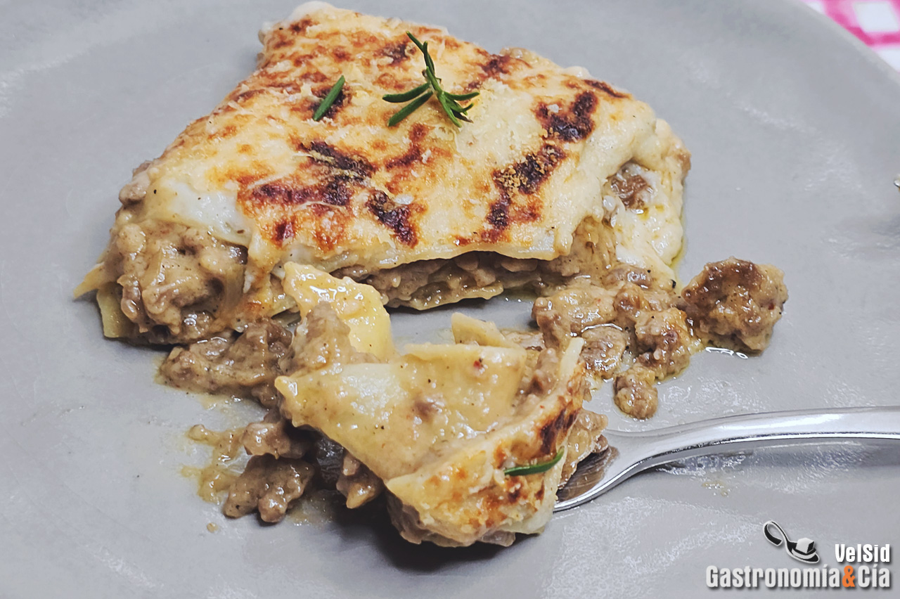 Lasaña de carne con bechamel