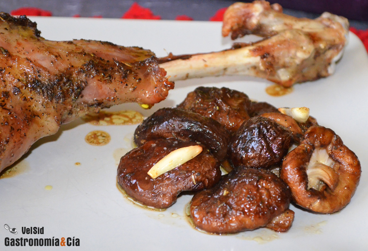 Pierna de cordero lechal al horno con hierbas provenzal