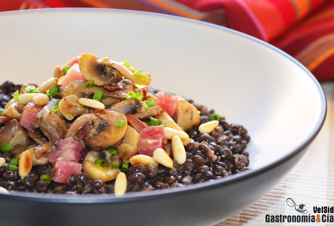 Lentejas beluga con champiñones, jamón y trufa