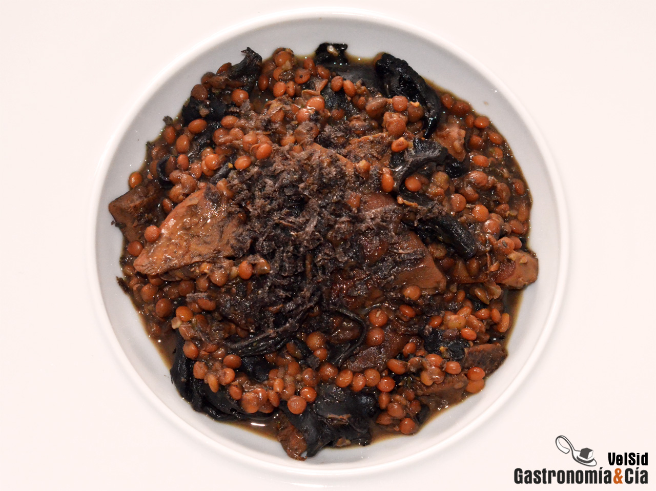 Lentejas con níscalos, trompetas y trufa negra