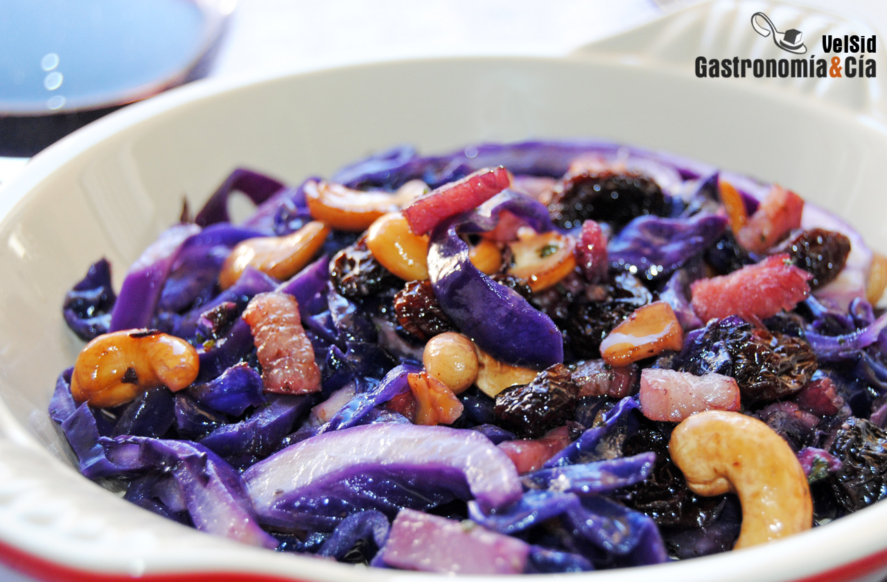 Col lombarda con anacardos