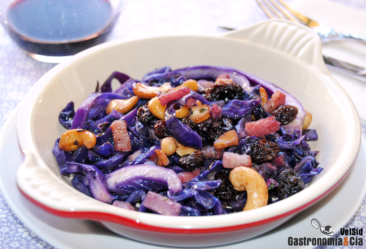 Col lombarda con anacardos