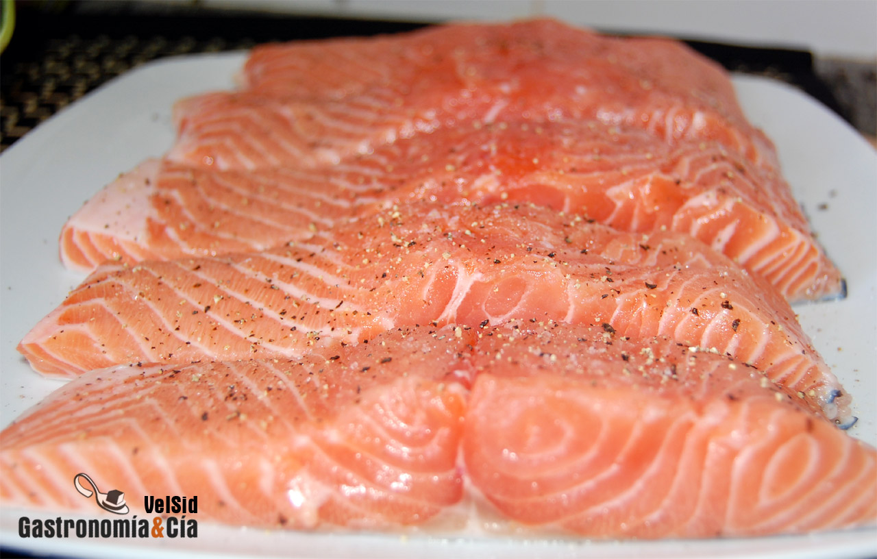 Salmón con crema de naranja y cilantro