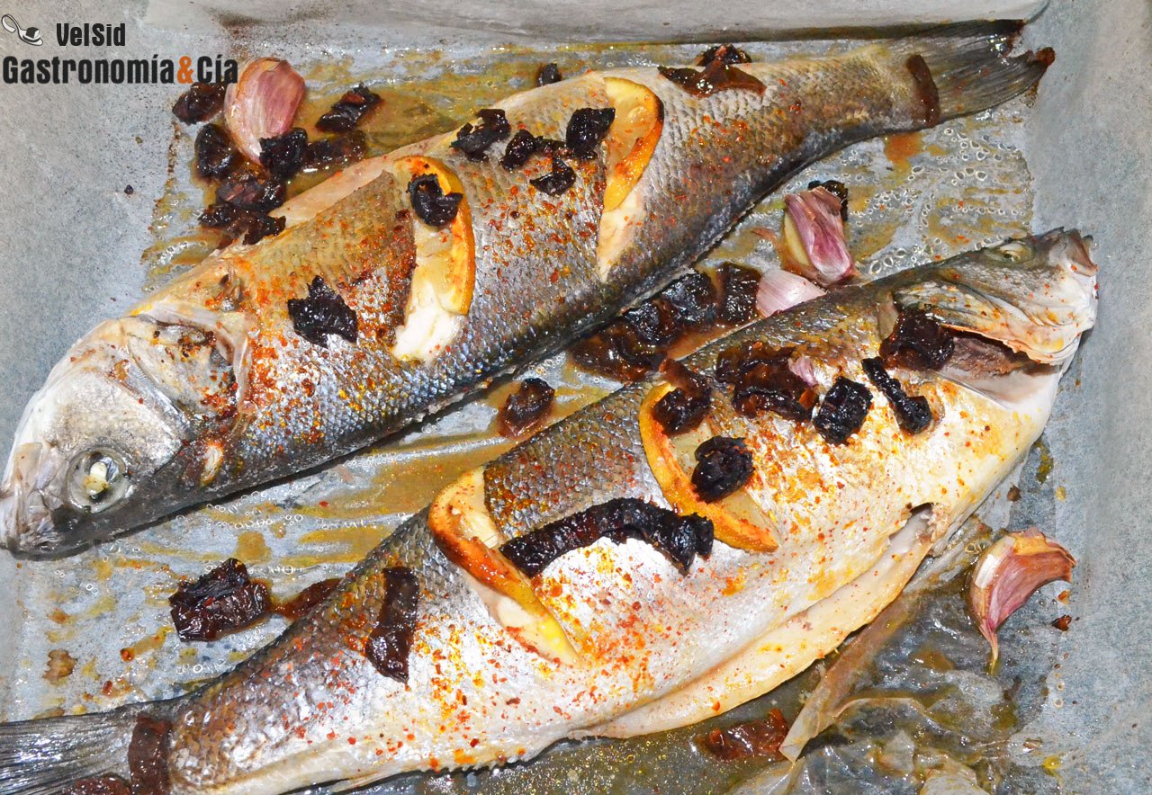 Lubina al horno con txacolí y aceite de tomate seco ñor