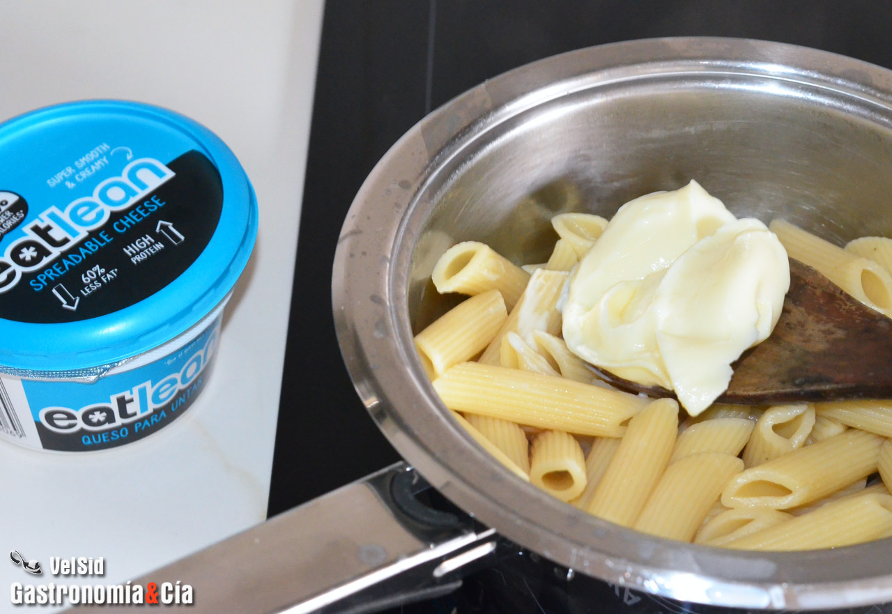 Macarrones con espárragos y jamón