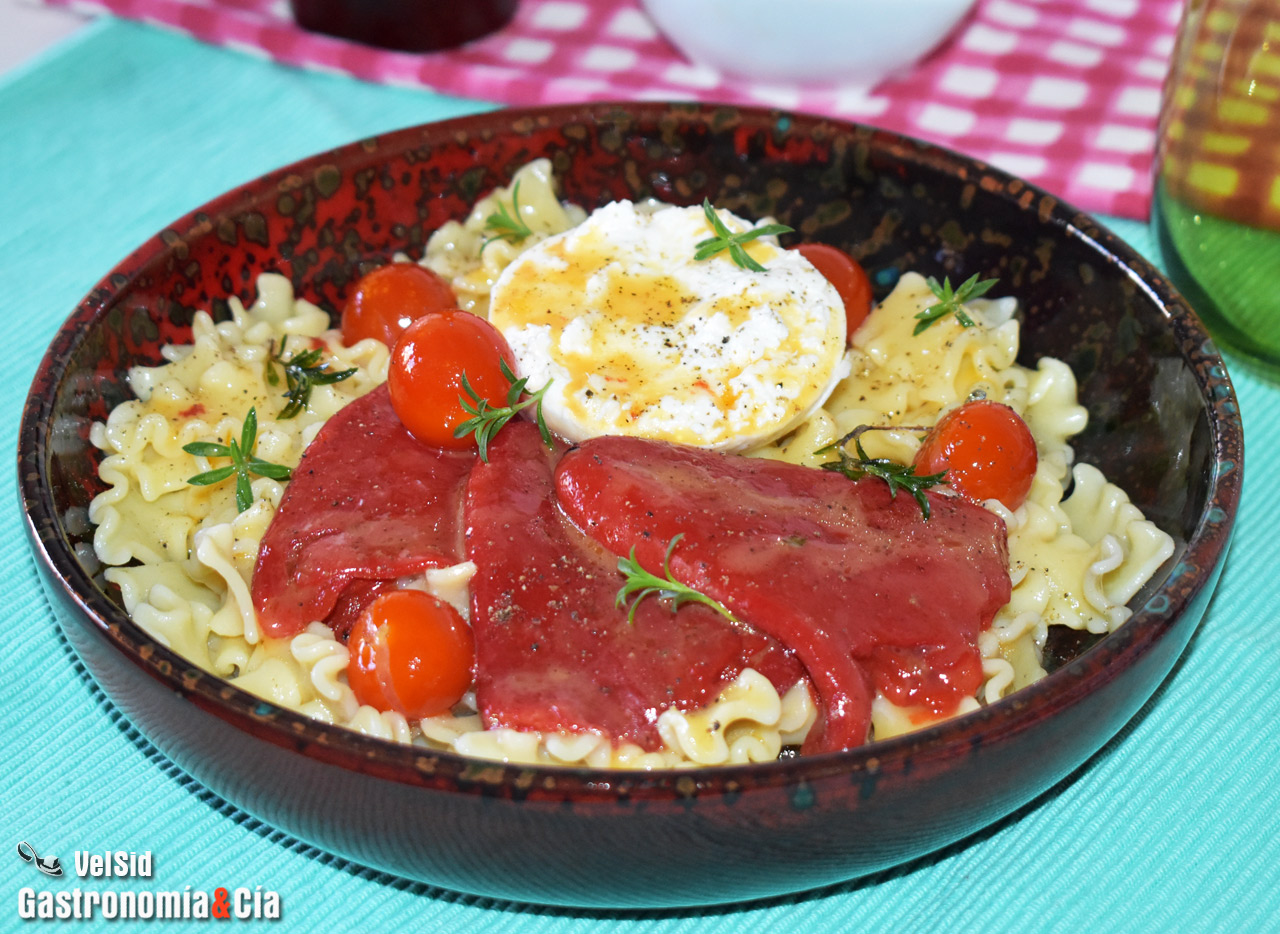 Pasta mafalda con piquillo confitado y mozzarella