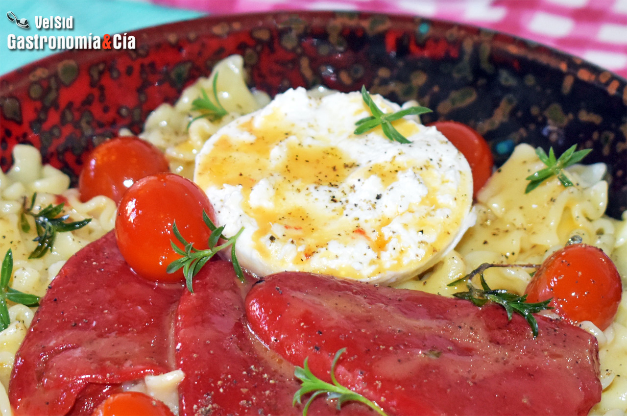 Pasta mafalda con piquillo confitado y mozzarella