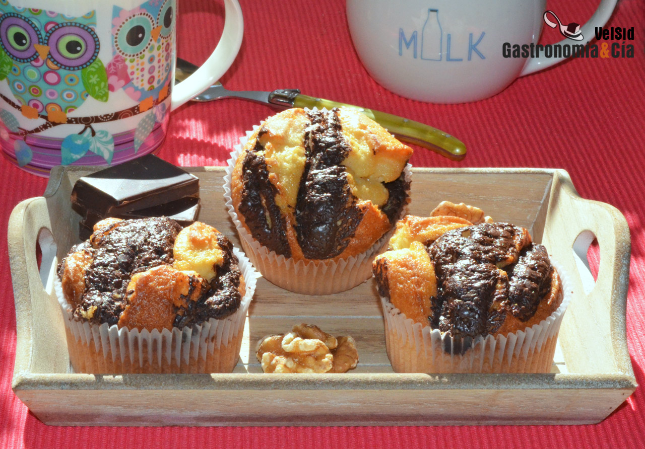 Magdalenas de yogur, nueces y chocolate