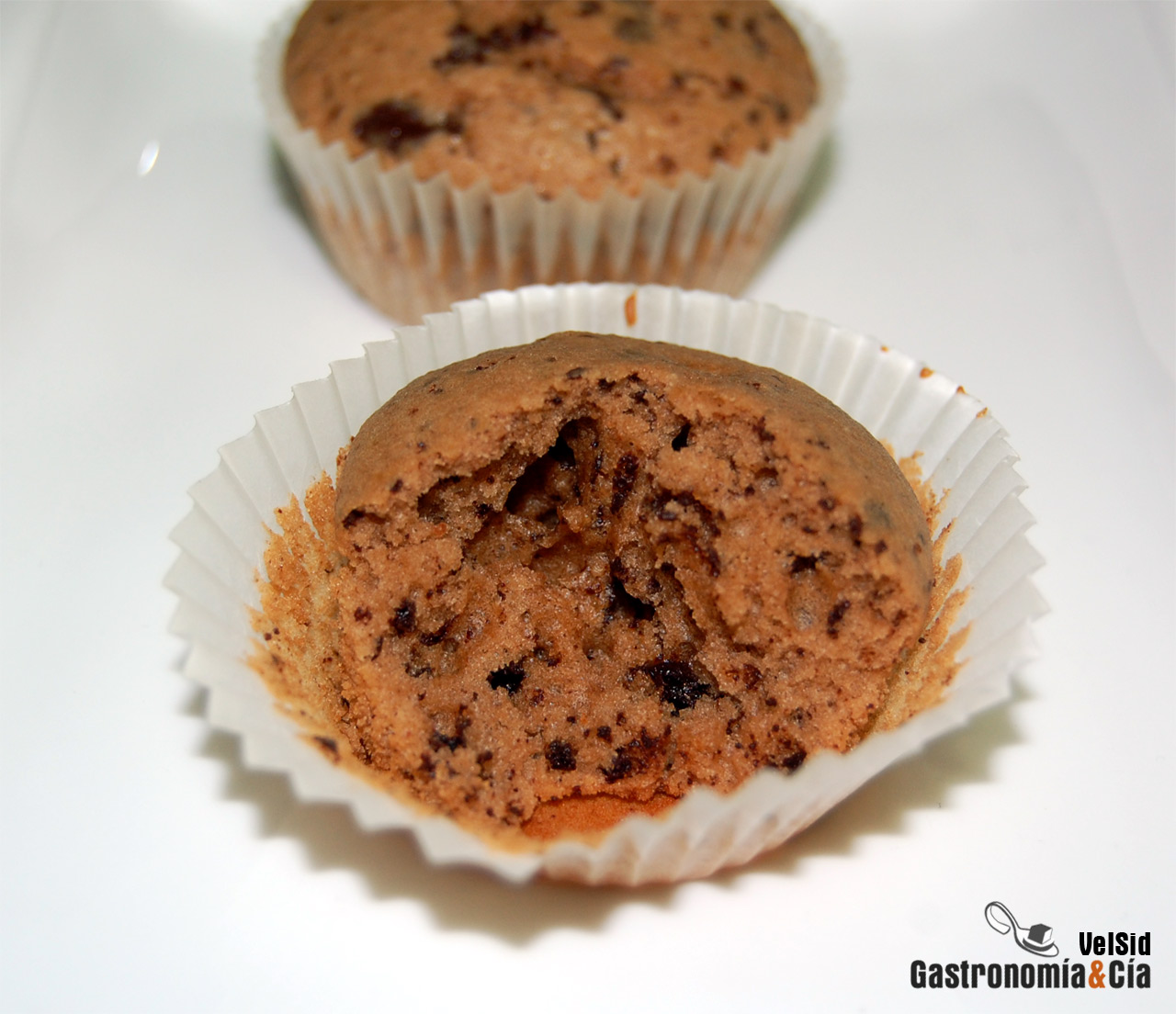 Magdalenas de chocolate y cacahuete