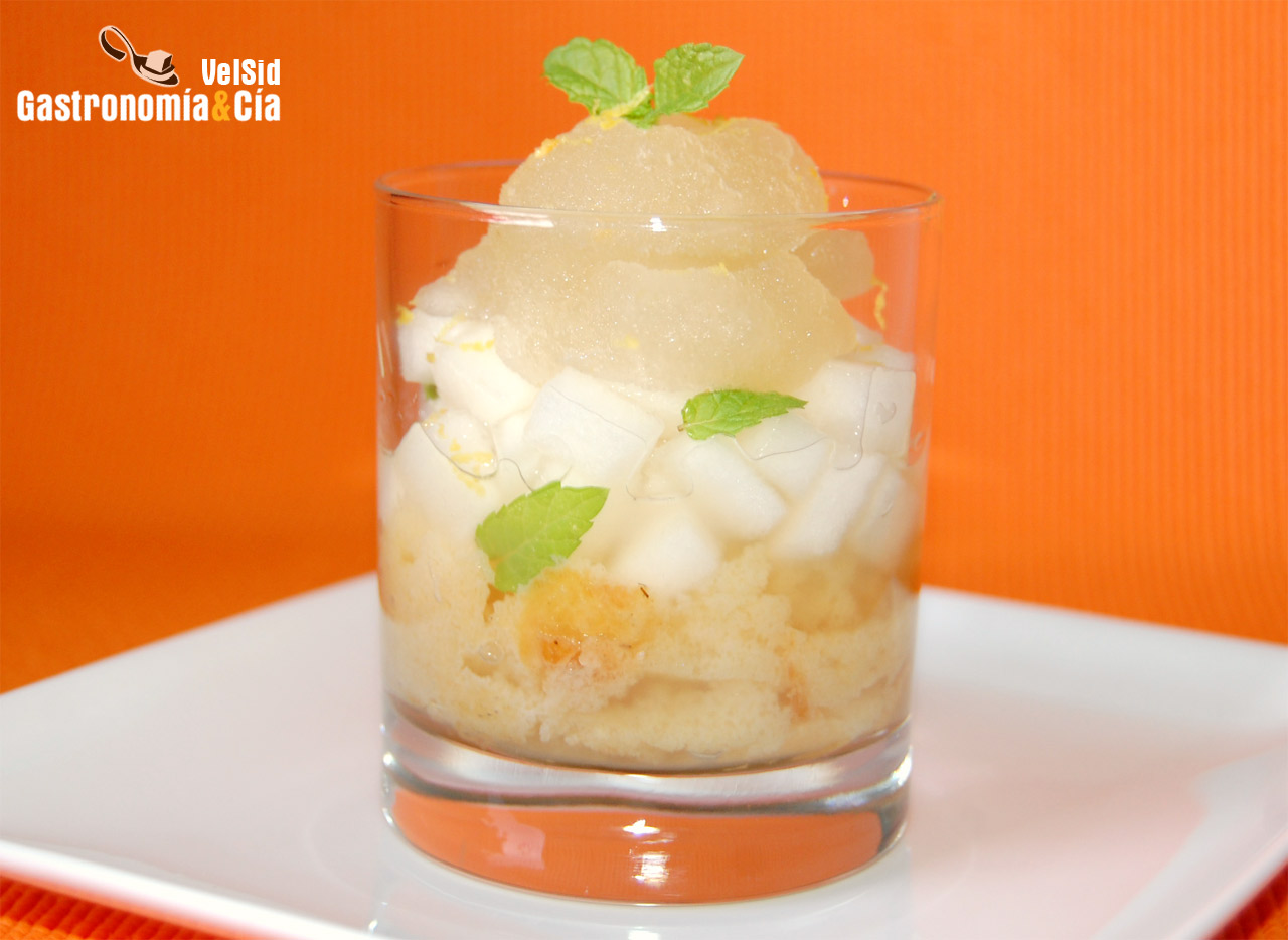 Melón con bizcocho al ron