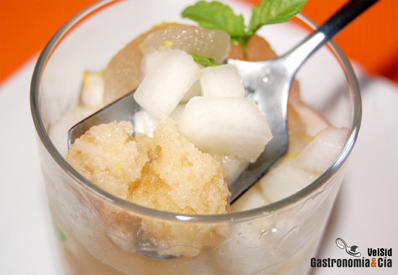 Melón con bizcocho al ron