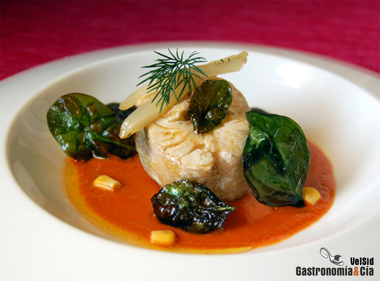 Merluza en escabeche con pimientos asados