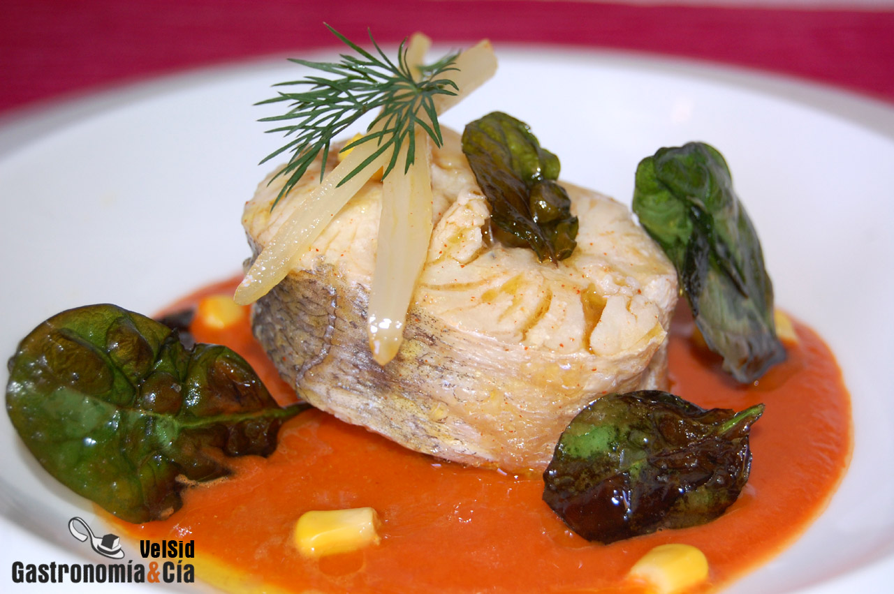 Merluza en escabeche con pimientos asados