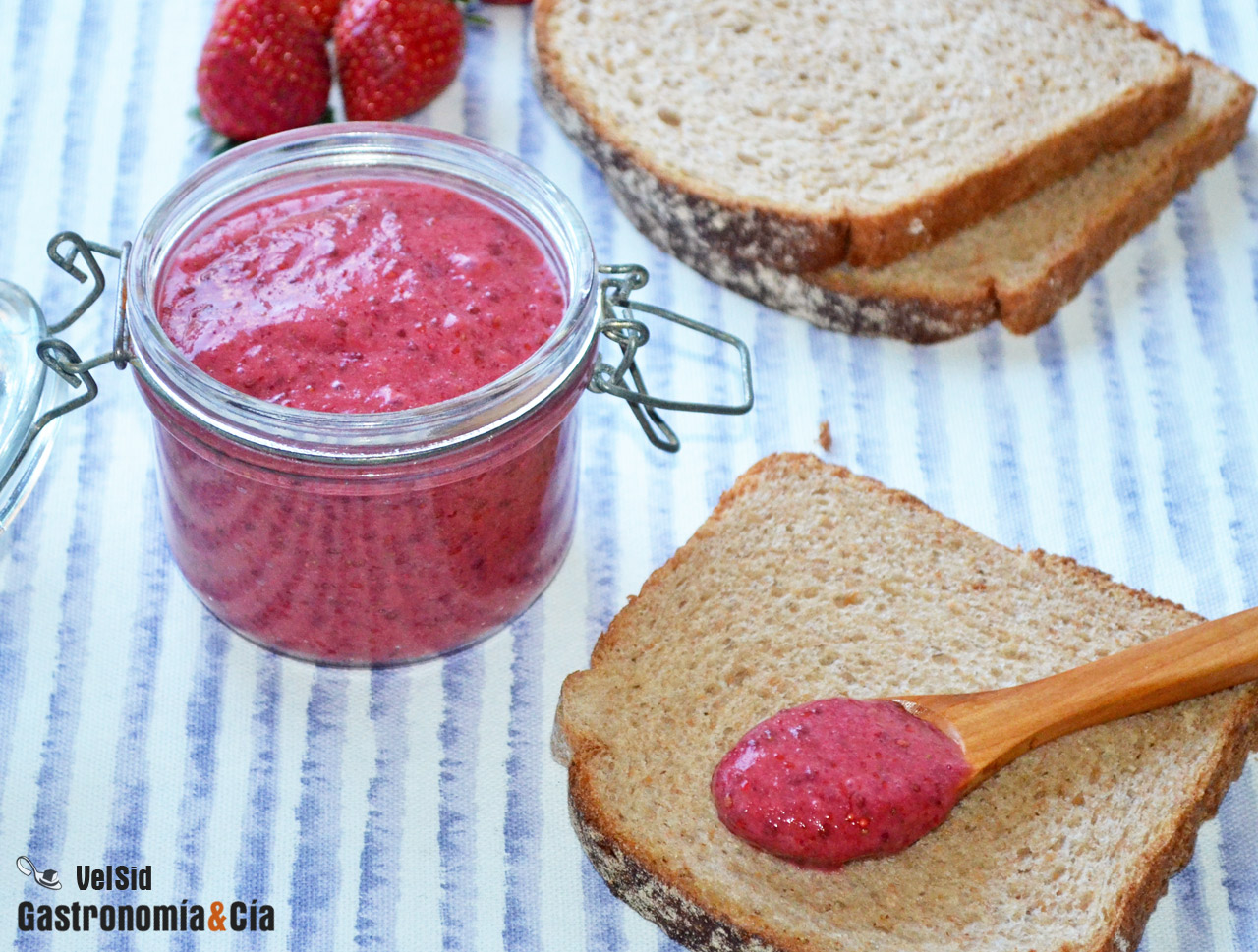 Mermelada de fresas con semillas de chía y linaza