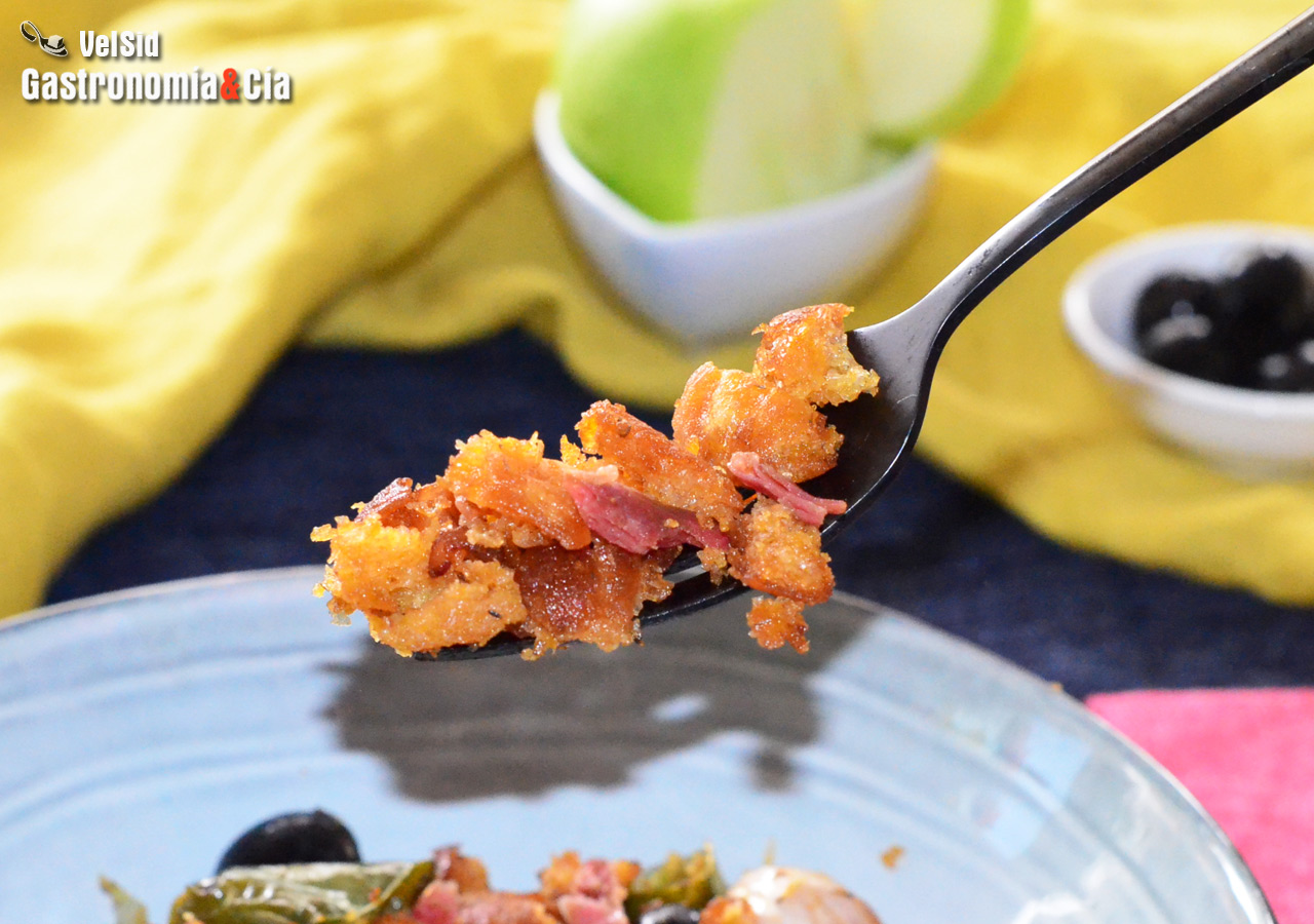 Migas de pan con jamón y aceitunas