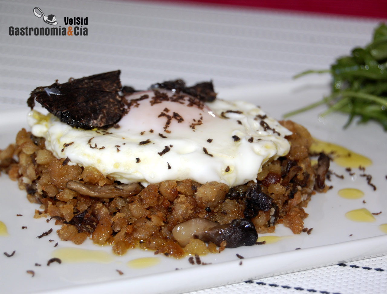 Migas con setas, huevos y trufa negra