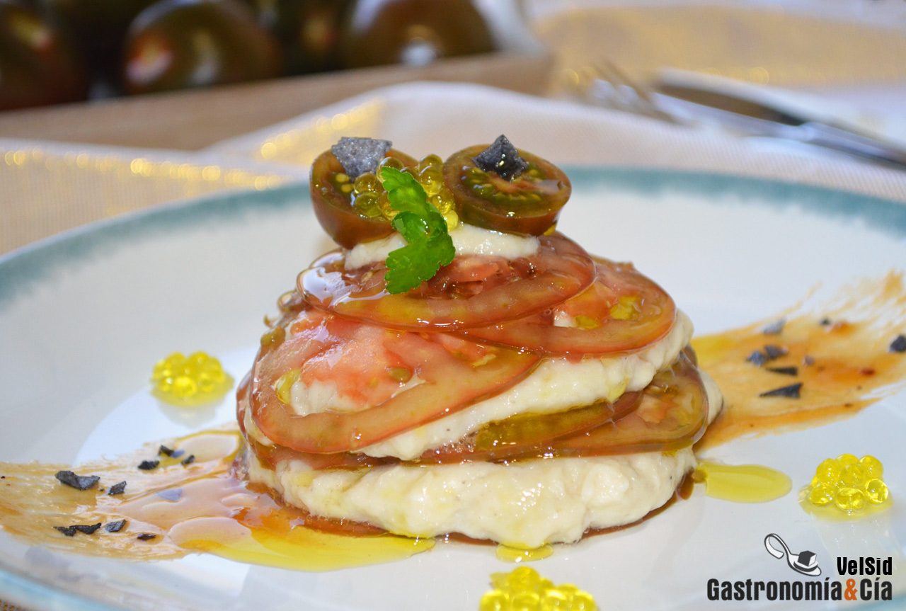 Milhojas de tomate Kumato y brandada de bacalao