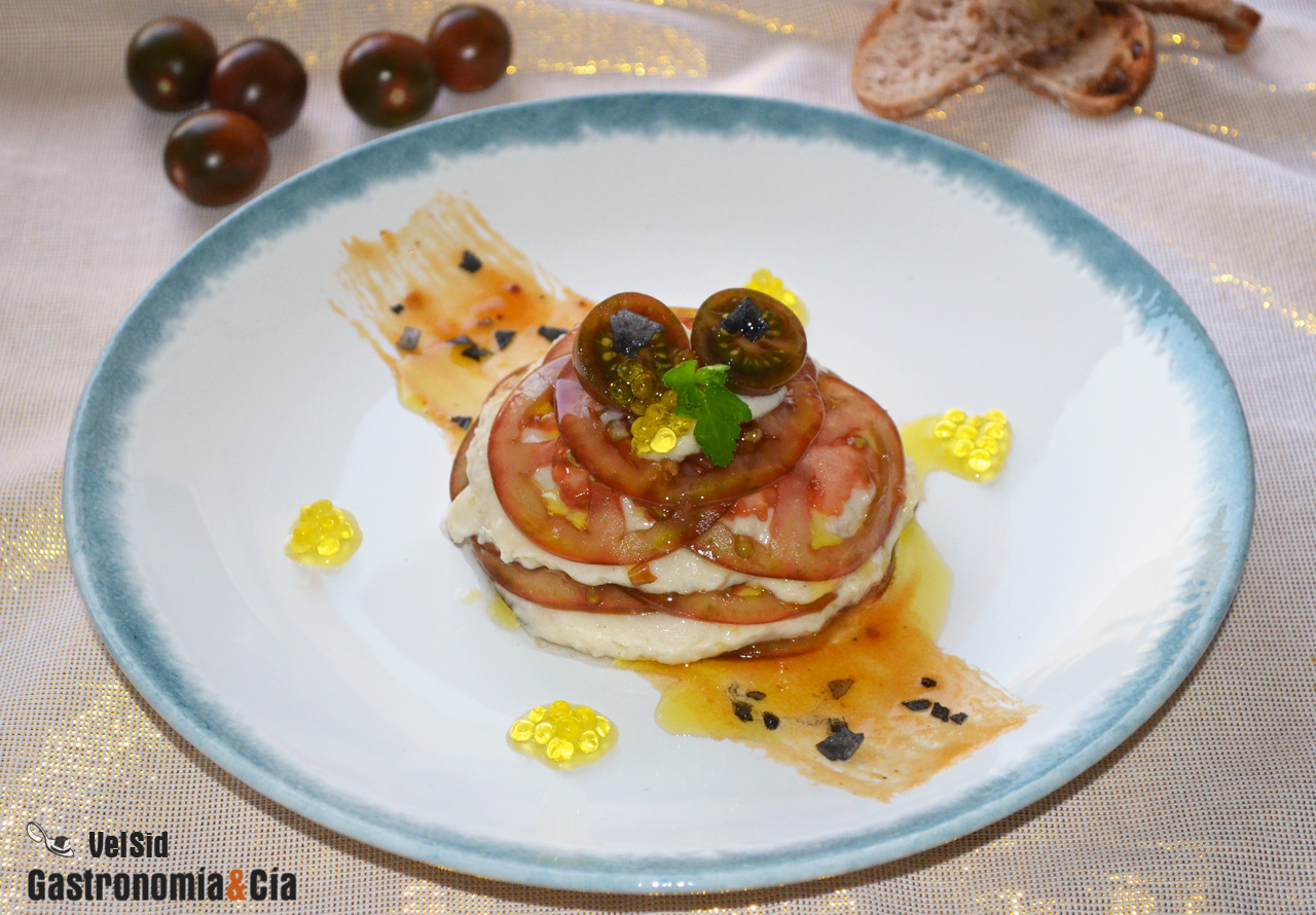 Milhojas de tomate Kumato y brandada de bacalao
