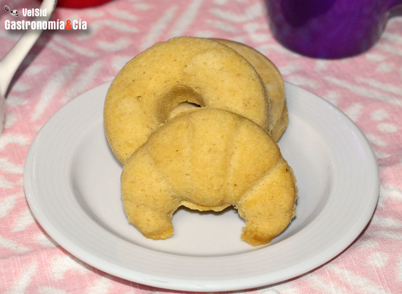 Croissants o donuts de avena y kéfir