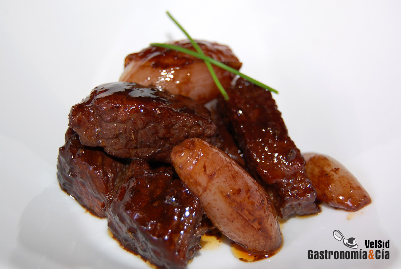 Morcillo con chalotas y glaseado de garnacha
