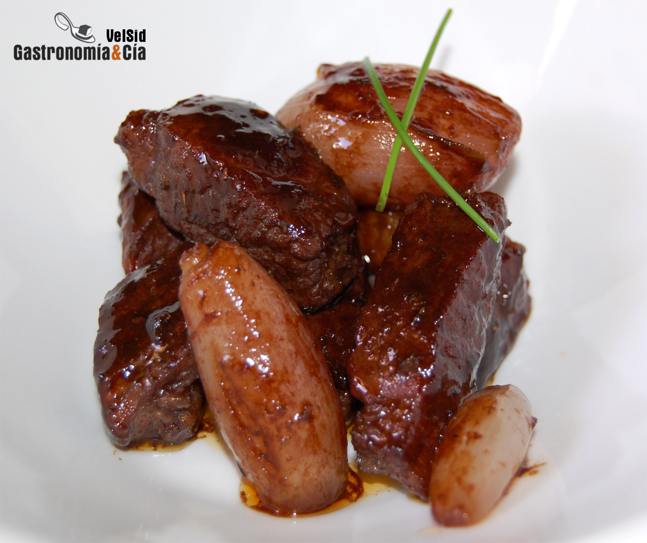 Morcillo con chalotas y glaseado de garnacha